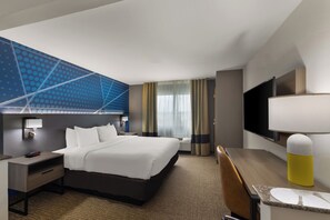 Suite, 1 très grand lit et 1 canapé-lit, non-fumeur | Bureau, rideaux d’obscurcissement, fer et planche à repasser