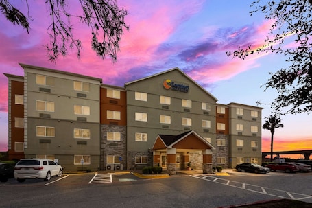 Exterior. Comfort Inn & Suites Austin North Loop