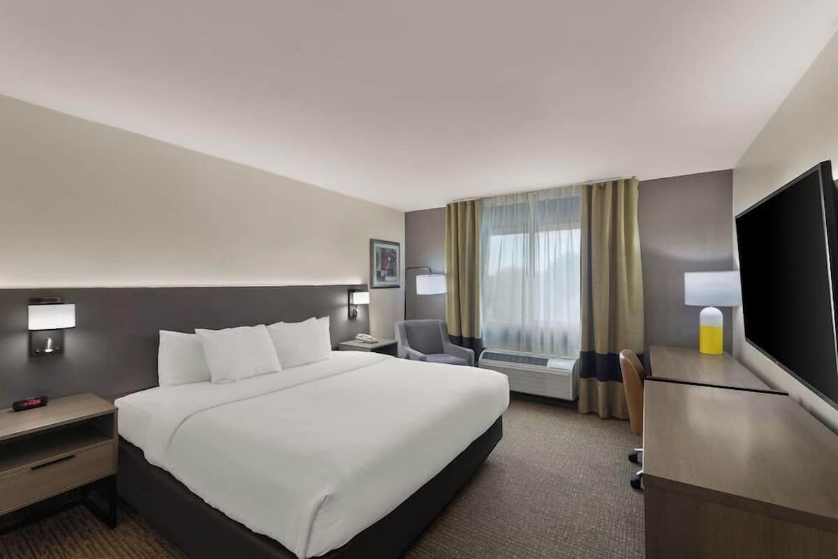 Desk, blackout curtains, iron/ironing board, free WiFi