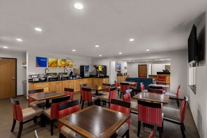 Free daily self-serve breakfast - Comfort Inn & Suites Austin North Loop (Austin)