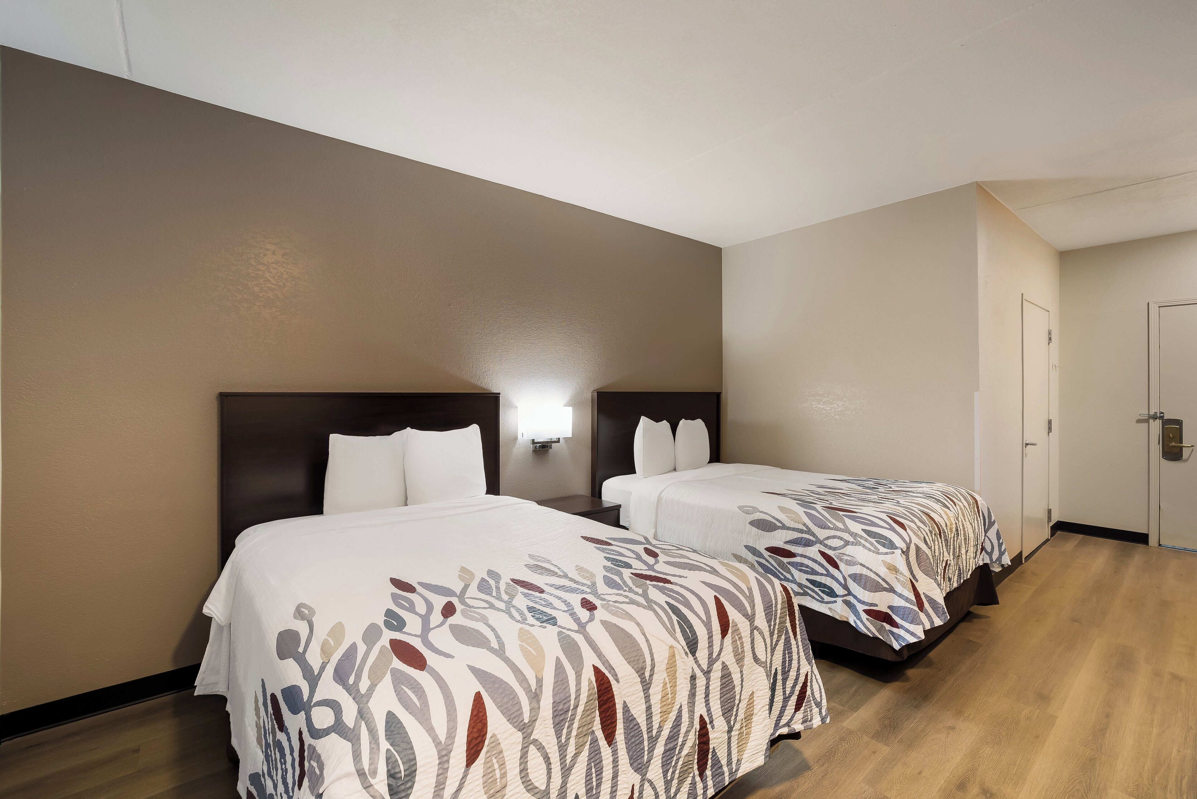 Schreibtisch, laptopgeeigneter Arbeitsplatz, Verdunkelungsvorhänge