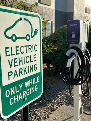 電動車充電站