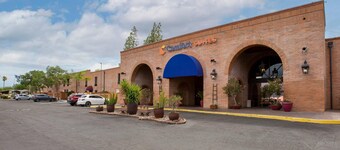 Comfort Suites Tucson near Sabino Canyon