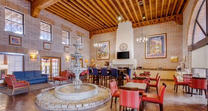 Comfort Suites Tucson near Sabino Canyon
