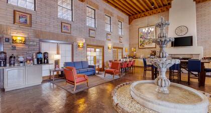 Comfort Suites Tucson near Sabino Canyon