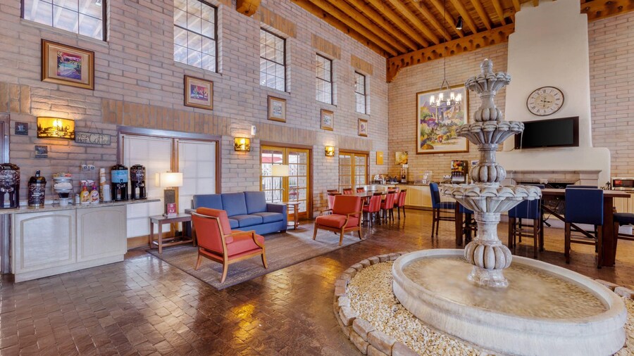 Comfort Suites Tucson near Sabino Canyon