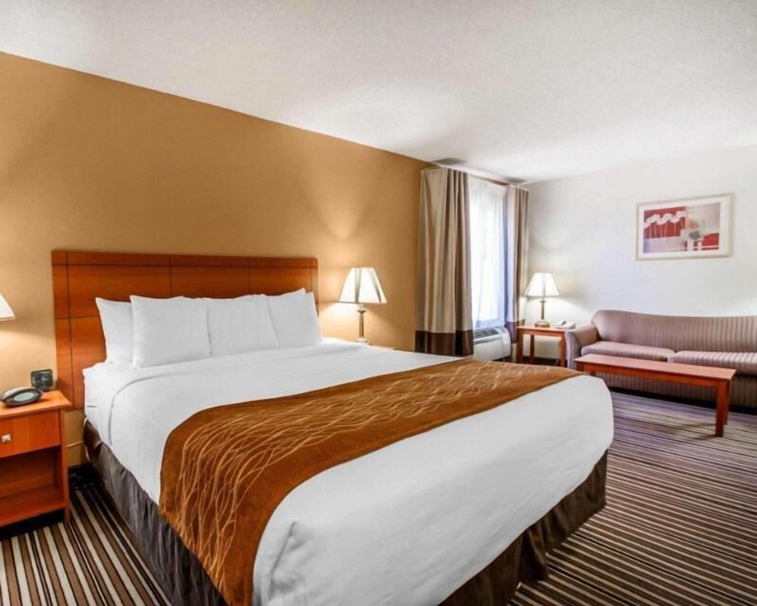 Roupas de cama antialérgicas, escrivaninha, cortinas blackout