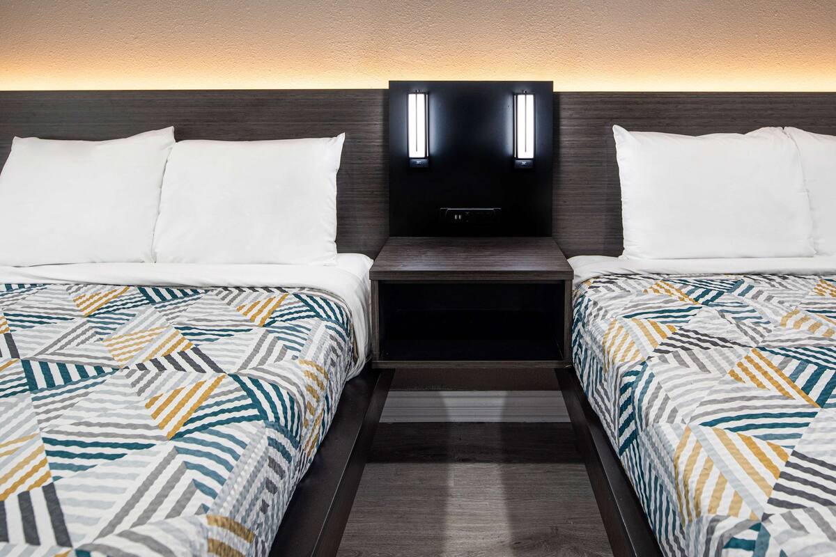 Bureau, rideaux occultants, Wi-Fi gratuit, draps fournis