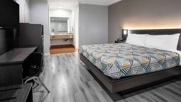 Standard Room, 1 King Bed, Non Smoking | Desk, blackout drapes, free WiFi, bed sheets