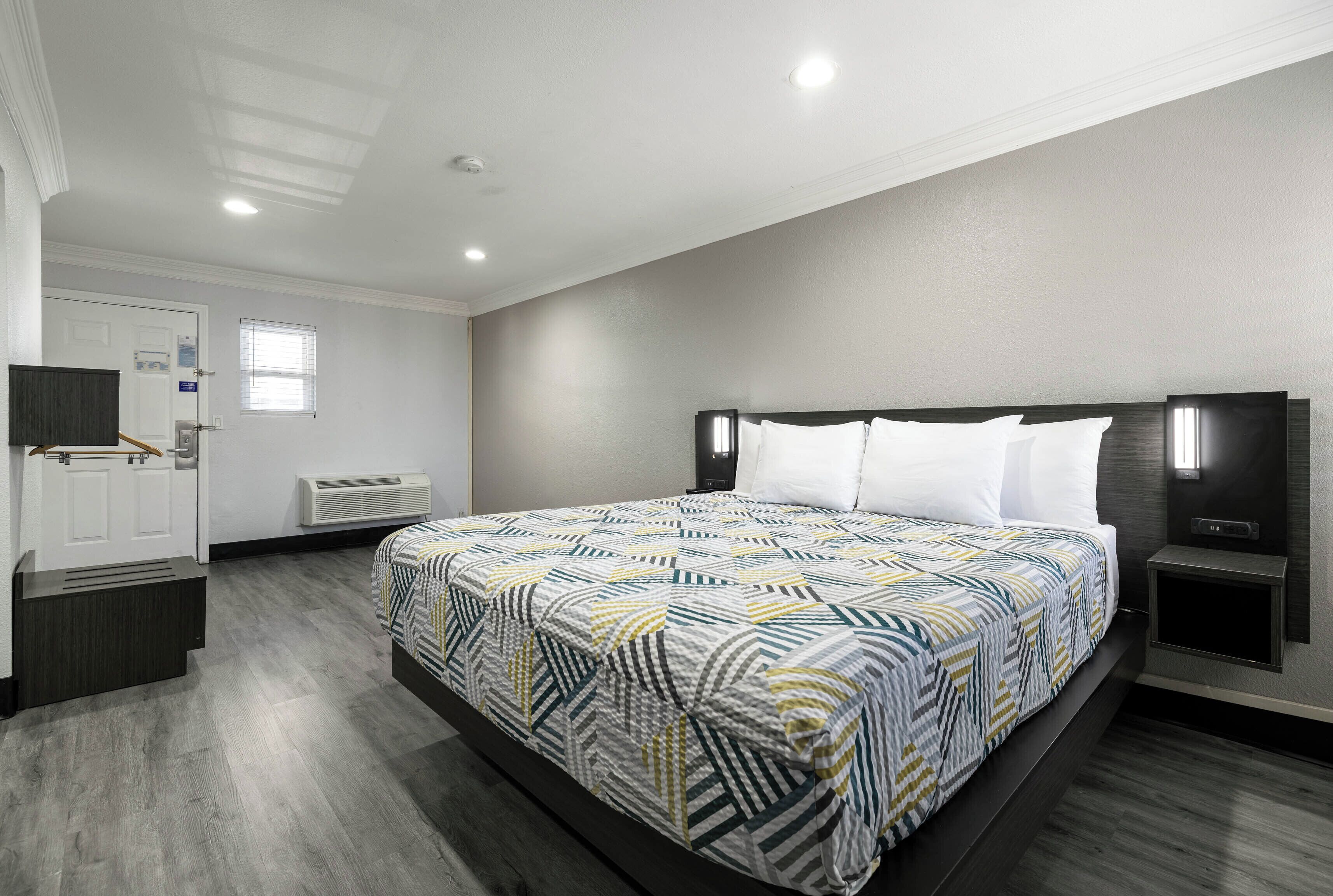 Desk, blackout drapes, free WiFi, bed sheets