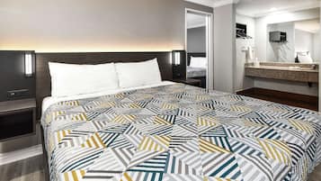 Standard Room, 1 King Bed, Accessible, Non Smoking | Desk, blackout drapes, free WiFi, bed sheets