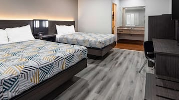 Escritorio, cortinas blackout, wifi gratis y ropa de cama