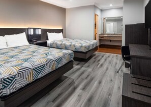 Desk, blackout drapes, free WiFi, bed sheets - Motel 6 Anaheim, CA - Convention Center (Anaheim)