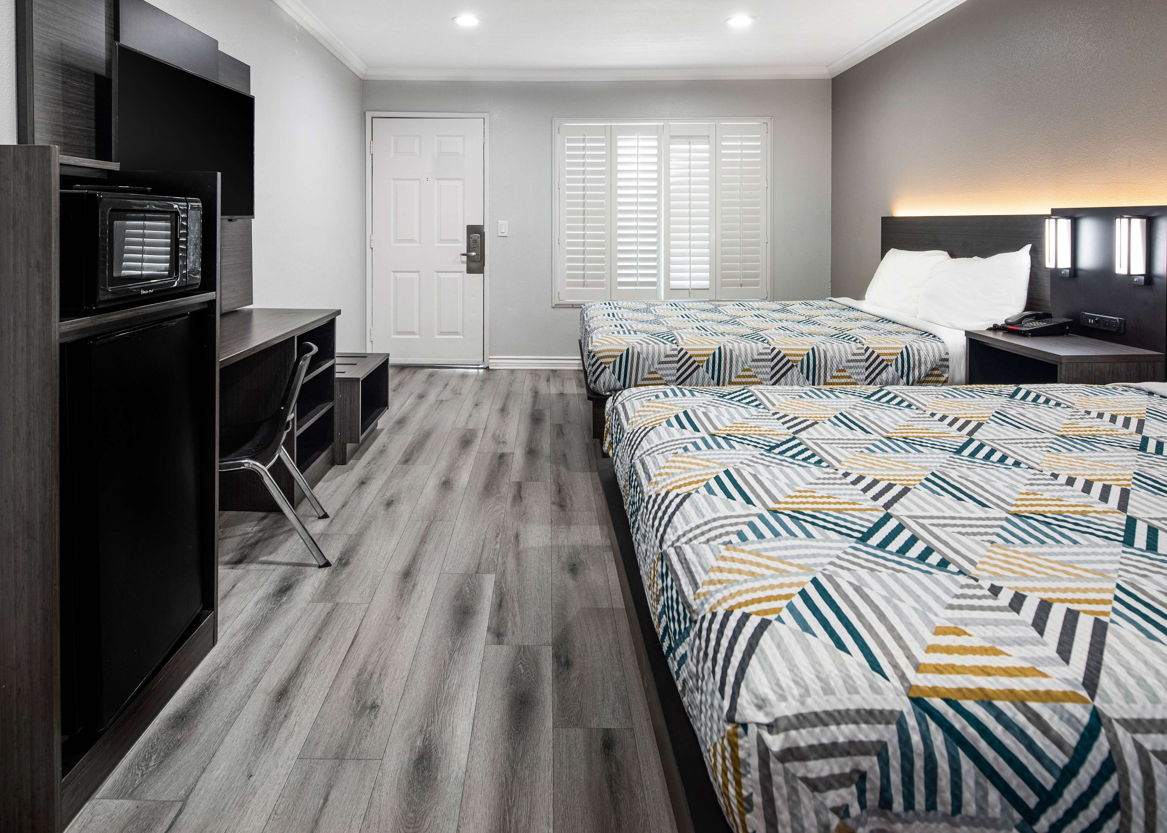 Bureau, rideaux occultants, Wi-Fi gratuit, draps fournis