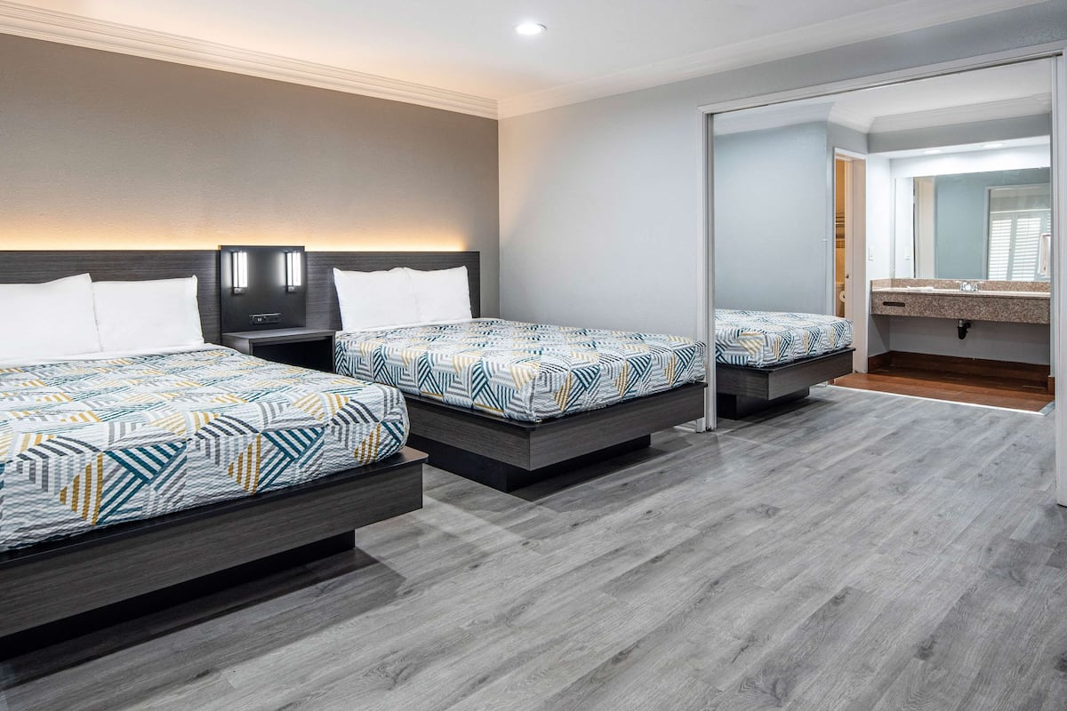 Standard Suite, Multiple Beds, Non Smoking | Desk, blackout drapes, free WiFi, bed sheets