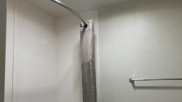 Basic Single Room, 1 King Bed, Non Smoking | Bathroom