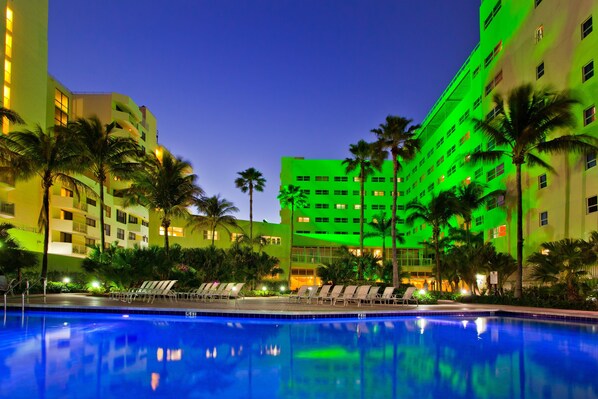 Outdoor pool, sun loungers