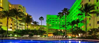 Holiday Inn Miami Beach - Oceanfront by IHG