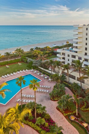 Exterior - Holiday Inn Miami Beach - Oceanfront by IHG (Miami Beach)