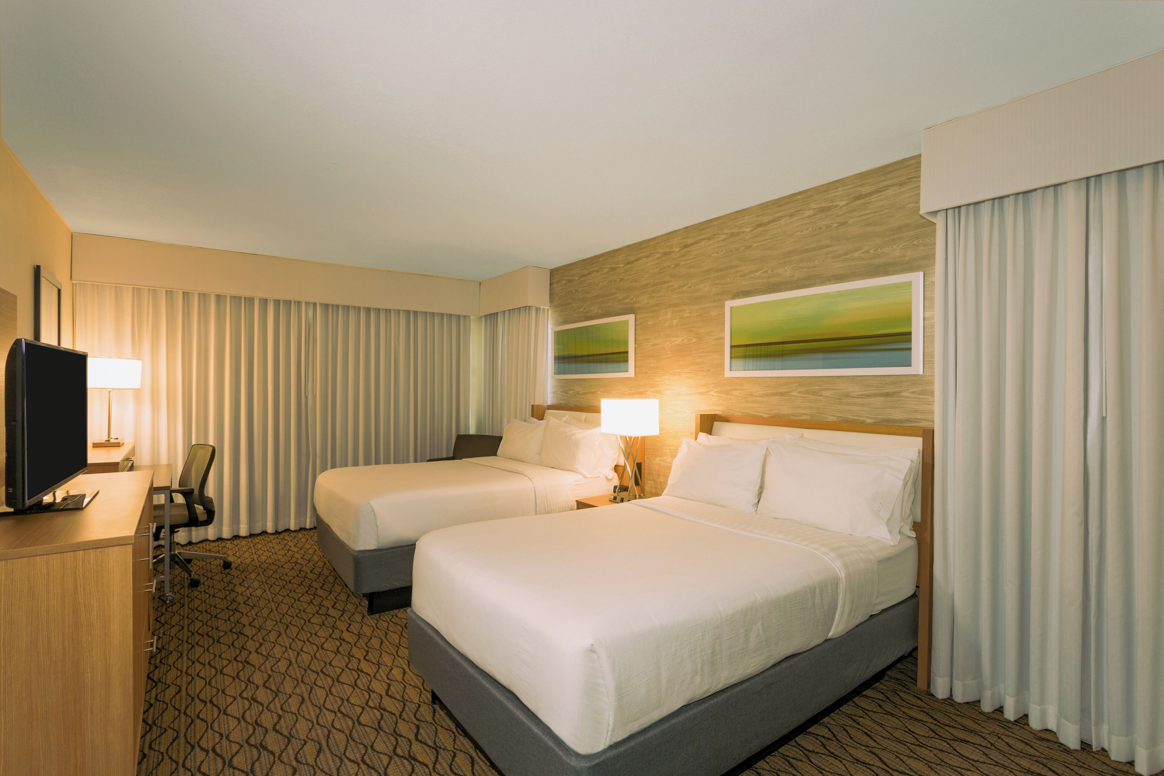 Premium bedding, in-room safe, desk, laptop workspace