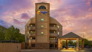 A Comfort Inn hotel with a central tower, multiple balconies, and a covered entrance.