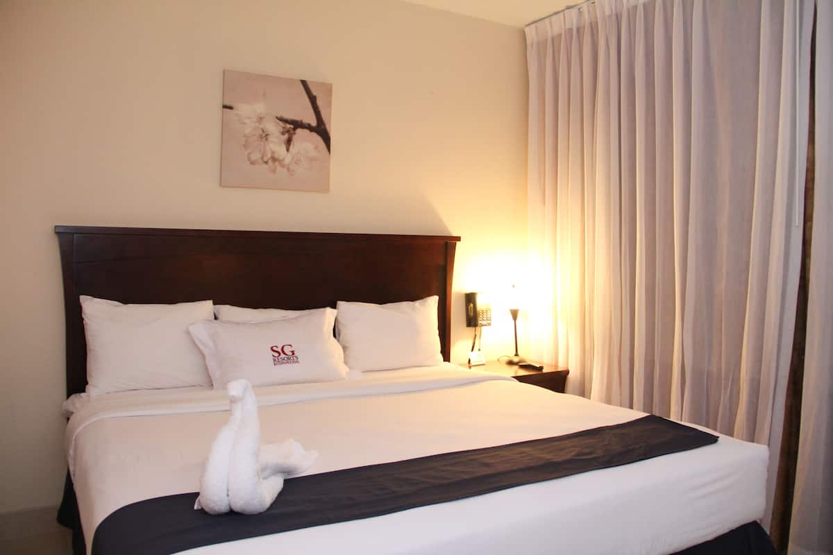 Premium bedding, pillow-top beds, in-room safe, blackout curtains