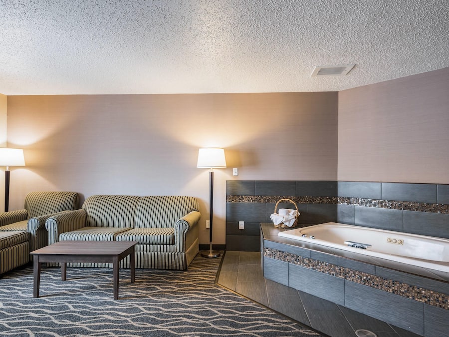 Cofres nos quartos, escrivaninha, espaço de trabalho para notebook