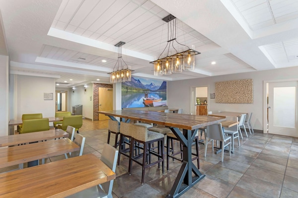 Free daily full breakfast