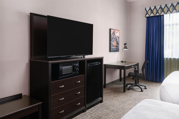 Standard Room, 2 Queen Beds, Non Smoking, Microwave | Hypo-allergenic bedding available, pillowtop beds, in-room safe, desk - Best Western Plus Grant Creek Inn (Missoula)