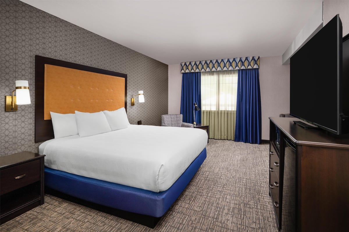 Hypo-allergenic bedding available, pillowtop beds, in-room safe, desk