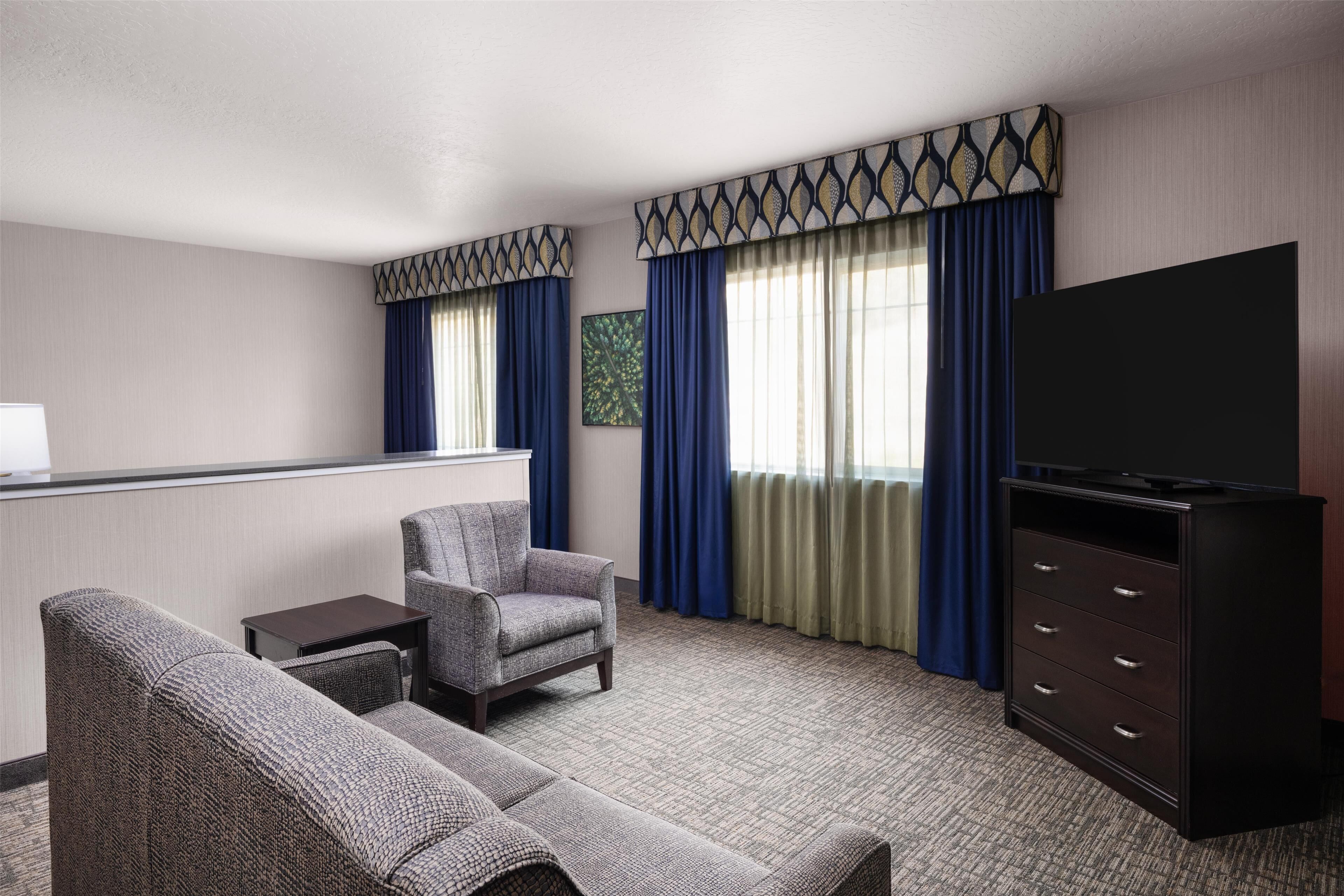 Suite, Multiple Beds, Non Smoking, Fireplace (with Sofabed) | Hypo-allergenic bedding available, pillowtop beds, in-room safe, desk