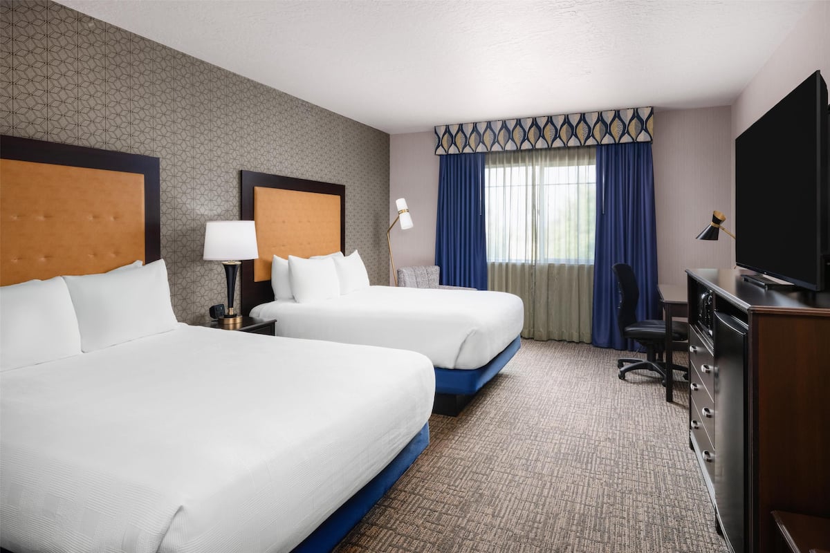 Standard Room, 2 Queen Beds, Accessible, Non Smoking (1st Floor) | Hypo-allergenic bedding available, pillowtop beds, in-room safe, desk