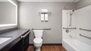 Combined shower/tub, free toiletries, hair dryer, towels