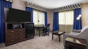 Suite, 1 King Bed, Accessible, Bathtub (with Single Sofabed) | Hypo-allergenic bedding available, pillowtop beds, in-room safe, desk