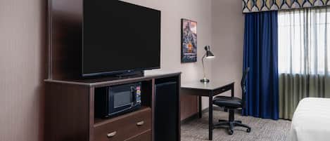 Standard Room, 2 Queen Beds, Non Smoking, Microwave | Hypo-allergenic bedding available, pillowtop beds, in-room safe, desk