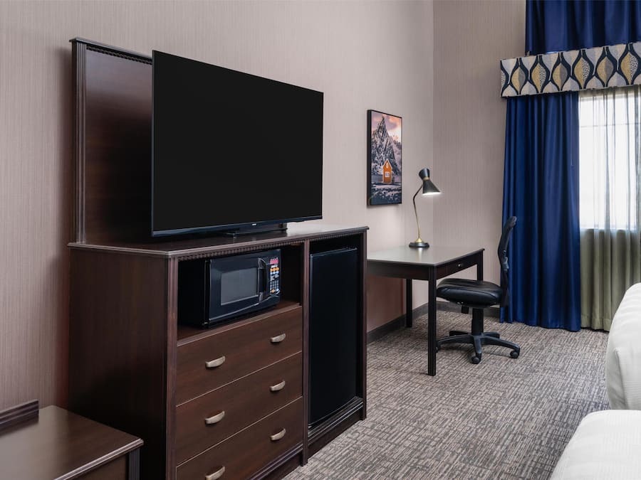 Standard Room, 2 Queen Beds, Non Smoking, Microwave | Hypo-allergenic bedding available, pillowtop beds, in-room safe, desk