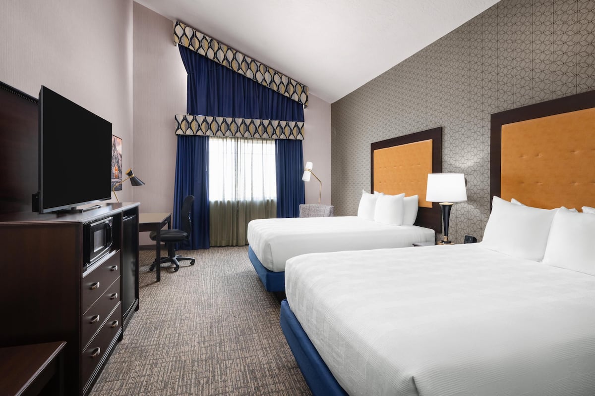 Standard Room, 2 Queen Beds, Non Smoking, Microwave | Hypo-allergenic bedding available, pillowtop beds, in-room safe, desk