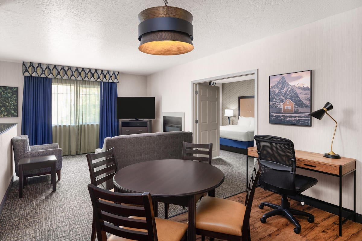Suite, Multiple Beds, Non Smoking, Fireplace (with Sofabed) | Hypo-allergenic bedding available, pillowtop beds, in-room safe, desk
