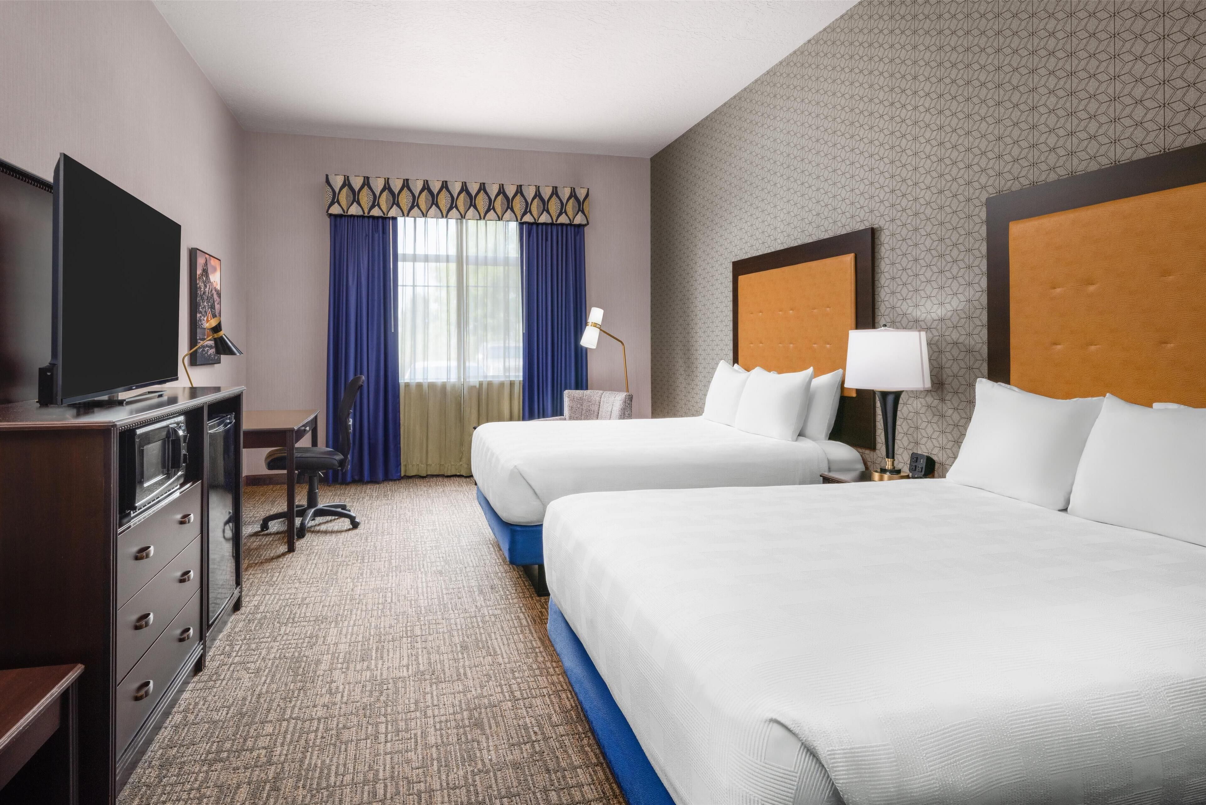 Standard Room, 2 Queen Beds, Accessible, Bathtub | Hypo-allergenic bedding available, pillowtop beds, in-room safe, desk