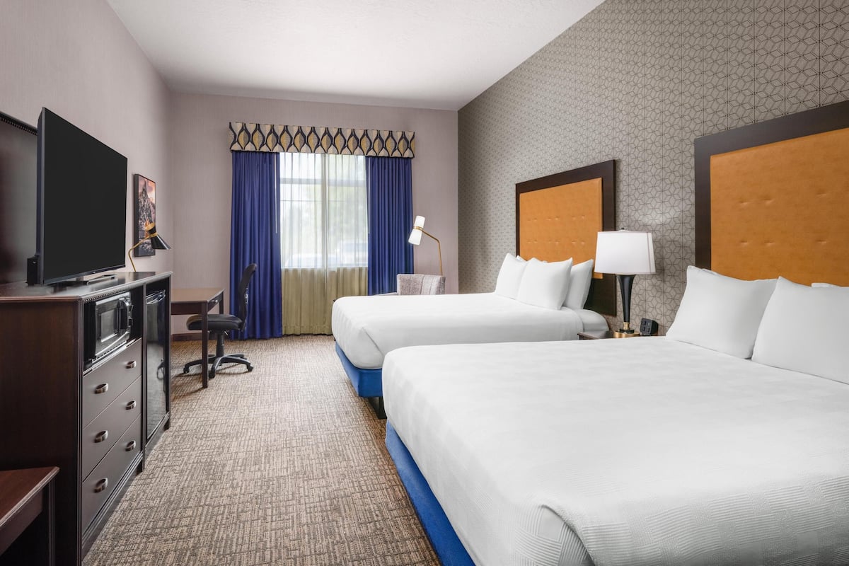 Standard Room, 2 Queen Beds, Accessible, Bathtub | Hypo-allergenic bedding available, pillowtop beds, in-room safe, desk