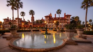 A large, historic building with a fountain in the center, surrounded by palm trees and well-maintained gardens. - Renaissance St. Augustine Historic Downtown Hotel (St. Augustine)