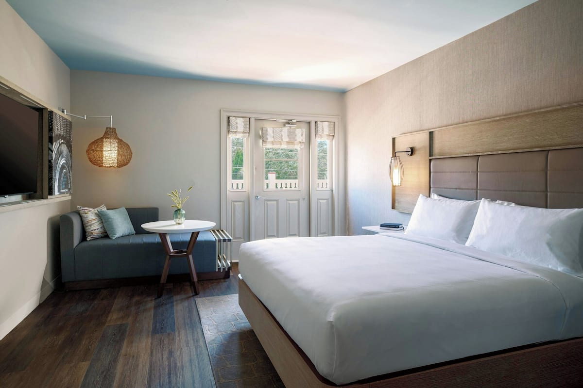 Deluxe Room, 1 King Bed, Non Smoking, Terrace | Premium bedding, desk, blackout drapes, soundproofing