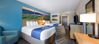 Days Inn by Wyndham Lathrop