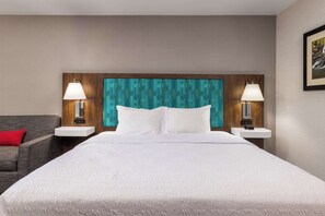 Premium bedding, in-room safe, desk, iron/ironing board - Hampton Inn Kalispell (Kalispell)