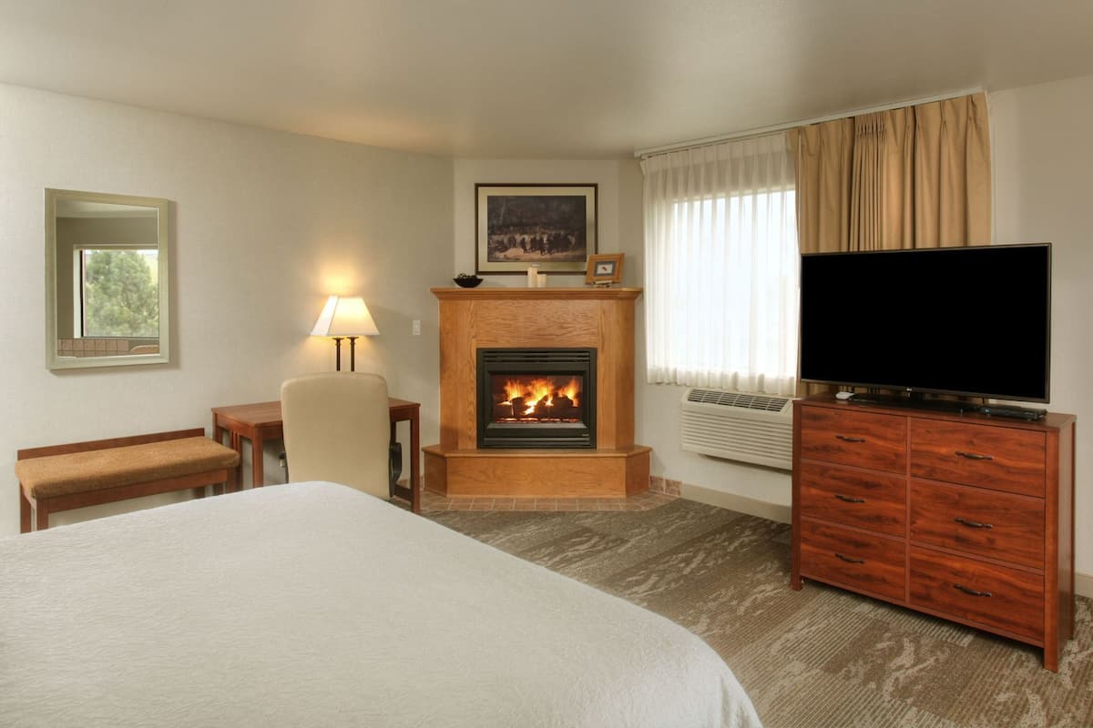 Premium bedding, in-room safe, desk, iron/ironing board