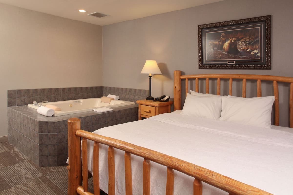 Premium bedding, in-room safe, desk, iron/ironing board