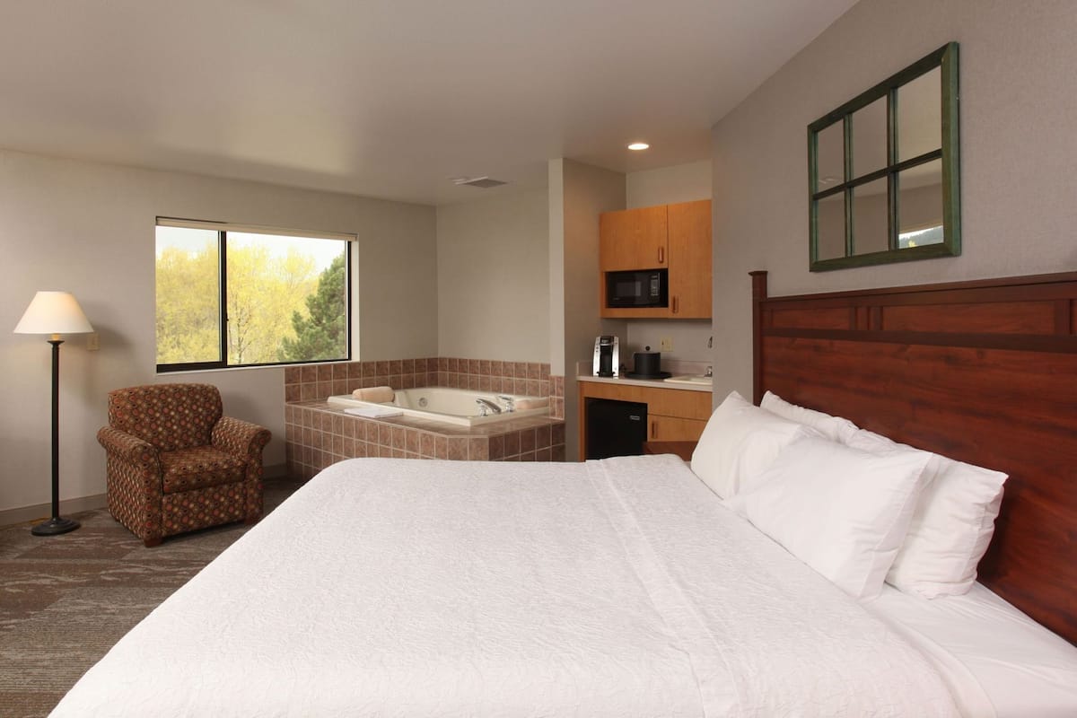 Premium bedding, in-room safe, desk, iron/ironing board