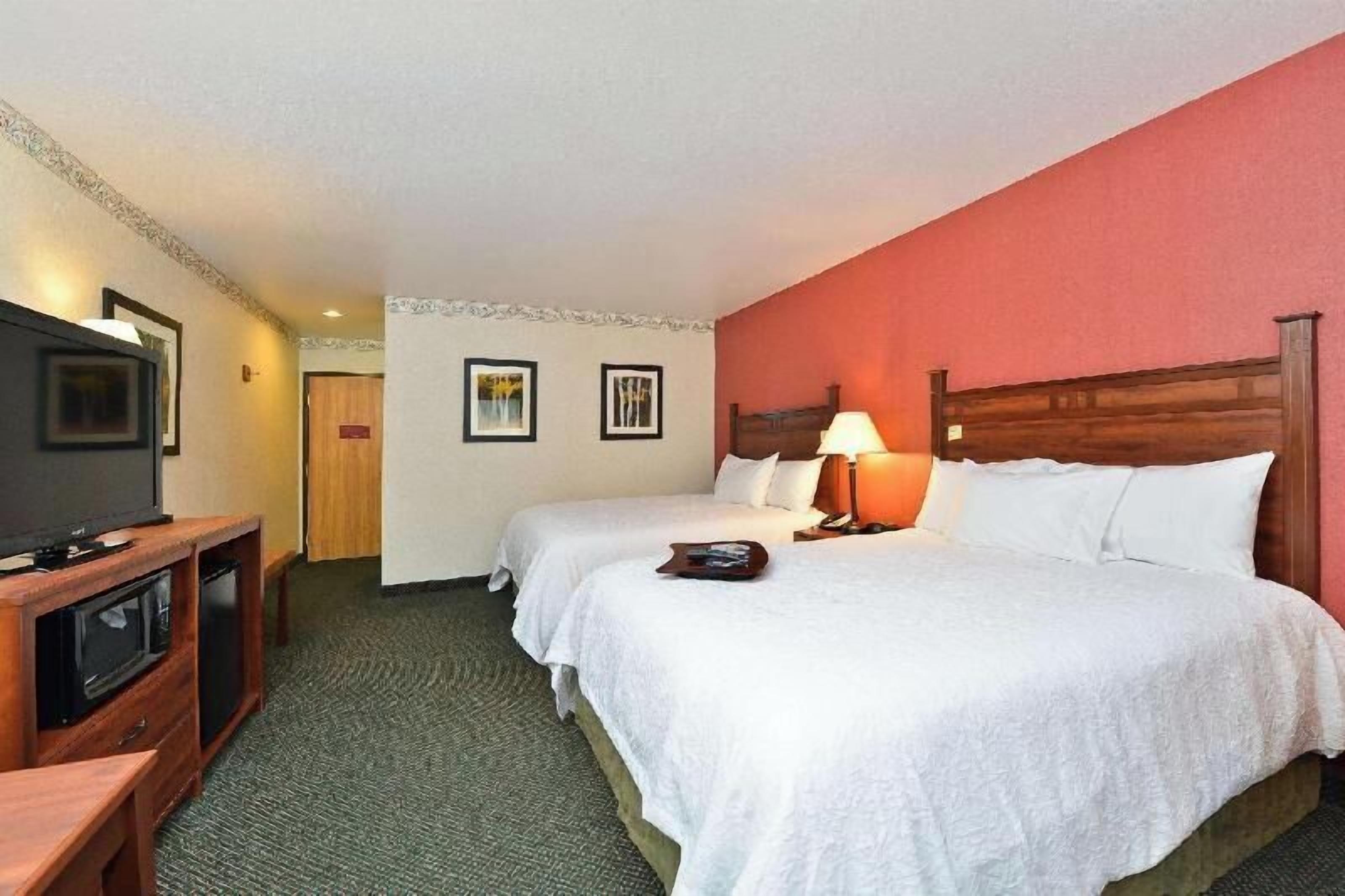 Premium bedding, in-room safe, desk, iron/ironing board