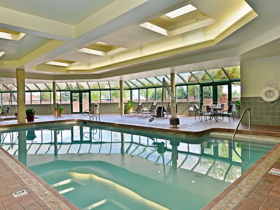 Indoor pool, pool loungers