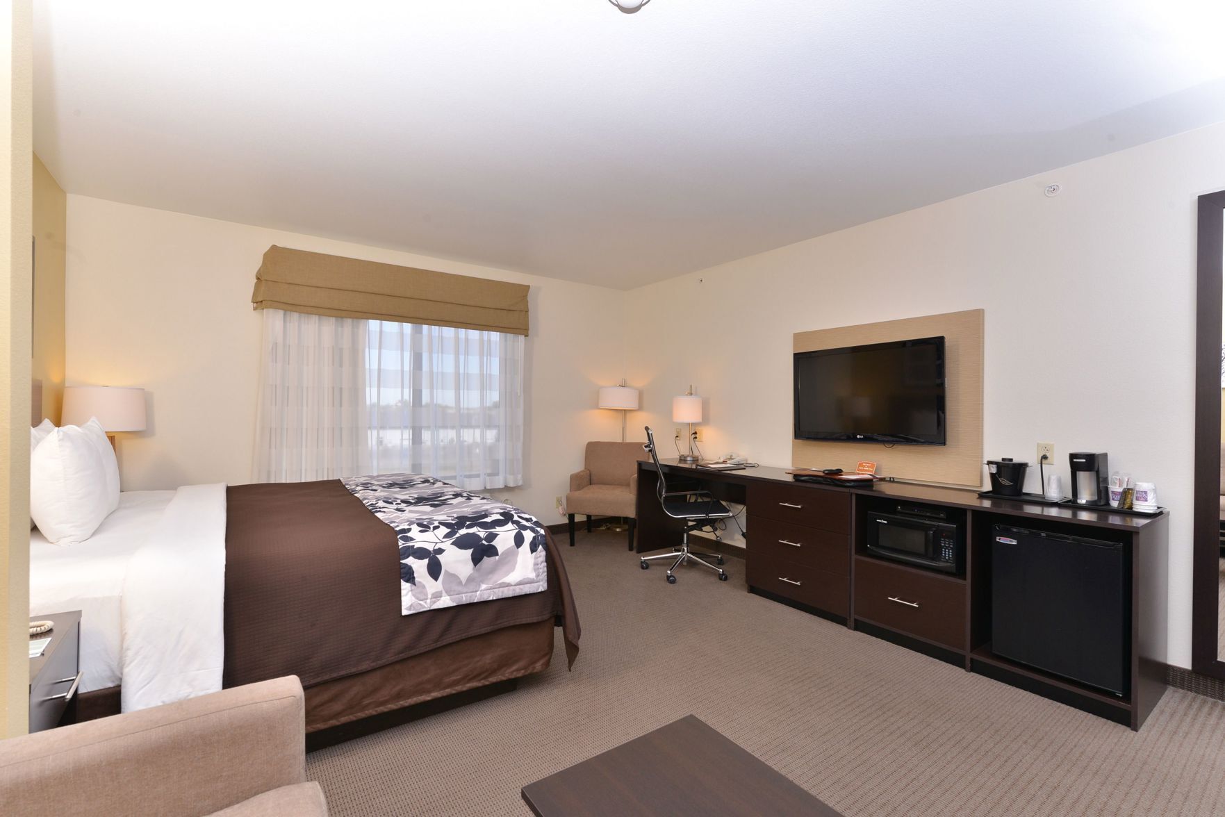 Premium bedding, pillowtop beds, in-room safe, desk